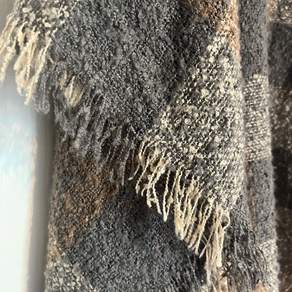 Charlotte Daniel turtleneck oversized poncho. - Picture 4 of 4